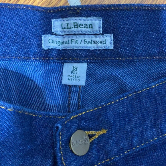 L.L Bean Original Fit Relaxed Size 18P Jeans - Picture 3 of 4